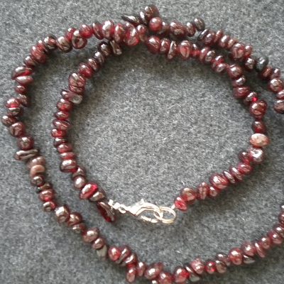 collier baroque grenat