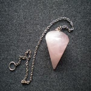 pendule conique quartz rose