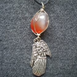 pendentif ange avec cornaline