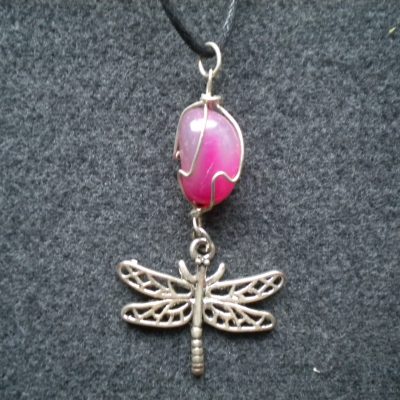 pendentif libellule et quartz rose