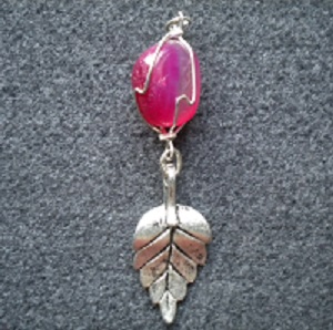 pendentif feuille et quartz rose