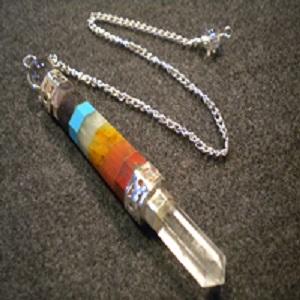 pendule 7 pierres chakras et cristal de roche