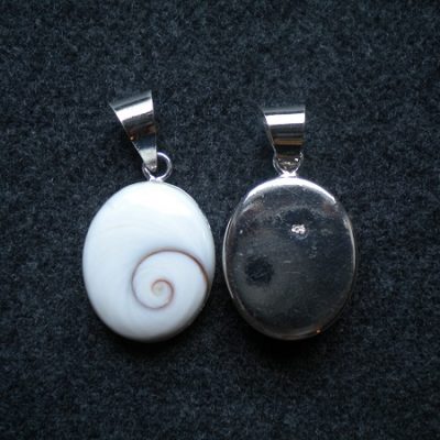 pendentif ovale œil de Ste Lucie