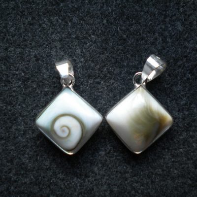 pendentif œil ste Lucie carré