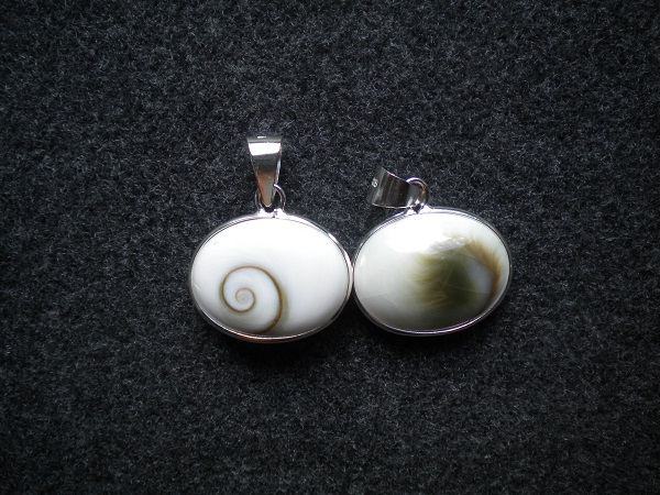 pendentif œil Ste Lucie ovale