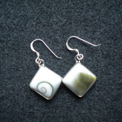 boucles d&rsquo;oreilles carrées, pendants