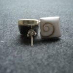 boucles d&rsquo;oreilles carrées