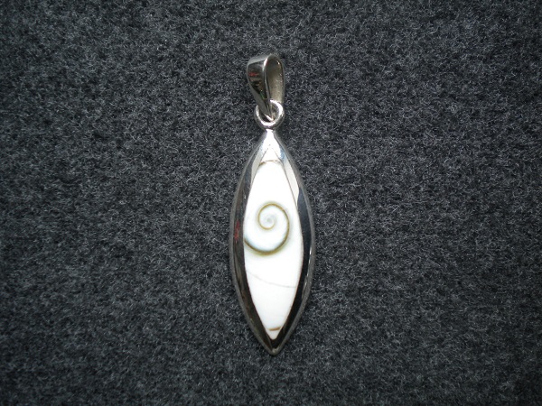 pendentif œil Ste Lucie oblongue