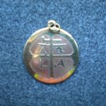 pendentif amulette contre la haine