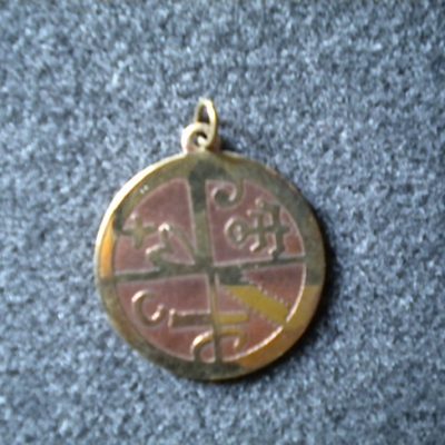 pendentif amulette contre les poisons