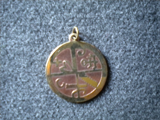 pendentif amulette contre les poisons