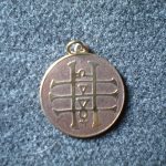 pendentif amulette contre les vertiges