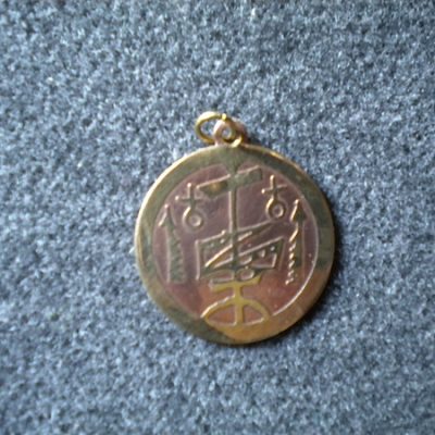 pendentif amulette contre le fanatisme