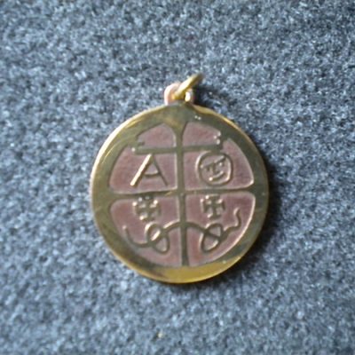 pendentif amulette contre les agressions