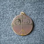 pendentif amulette contre les serpents