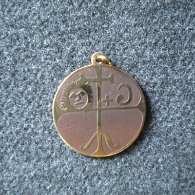 pendentif amulette contre les serpents