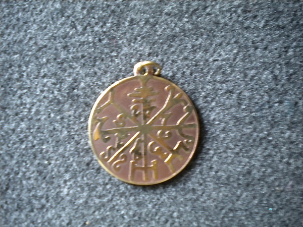 pendentif amulette contre les maladies