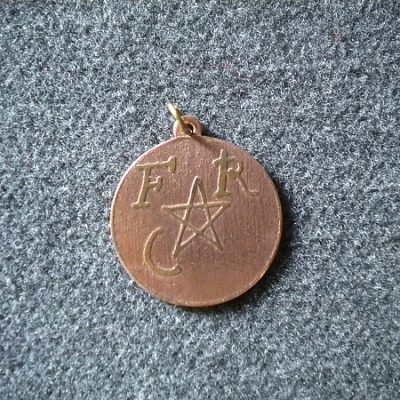 pendentif amulette contre la solitude