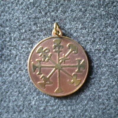 pendentif amulette pour les profits