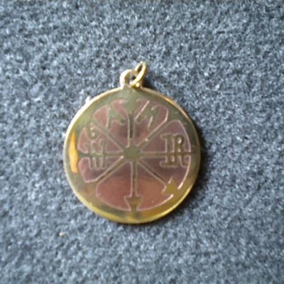 pendentif amulette contre les faiblesses