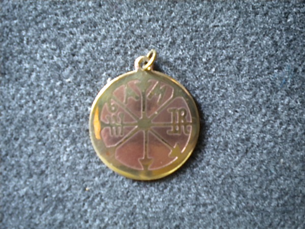 pendentif amulette contre les faiblesses