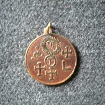 pendentif amulette pour la mémoire