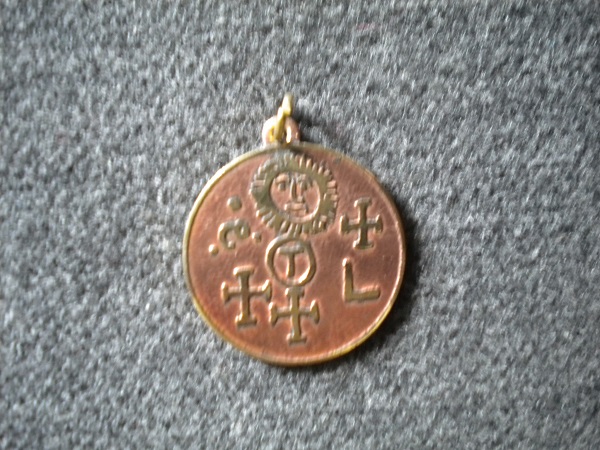pendentif amulette pour la mémoire