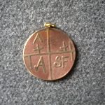 pendentif amulette contre les illusions