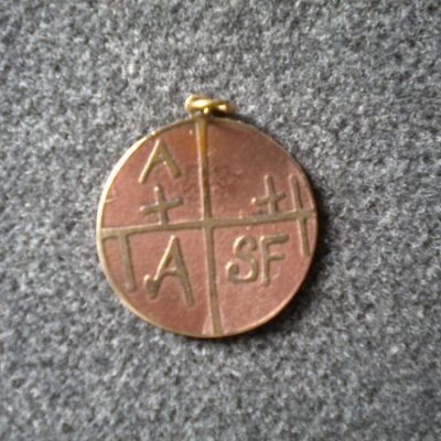 pendentif amulette contre les illusions