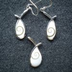 pendentif et boucles d&rsquo;oreilles virgule