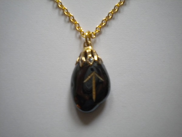 pendentif rune TEIWAZ pour la justice
