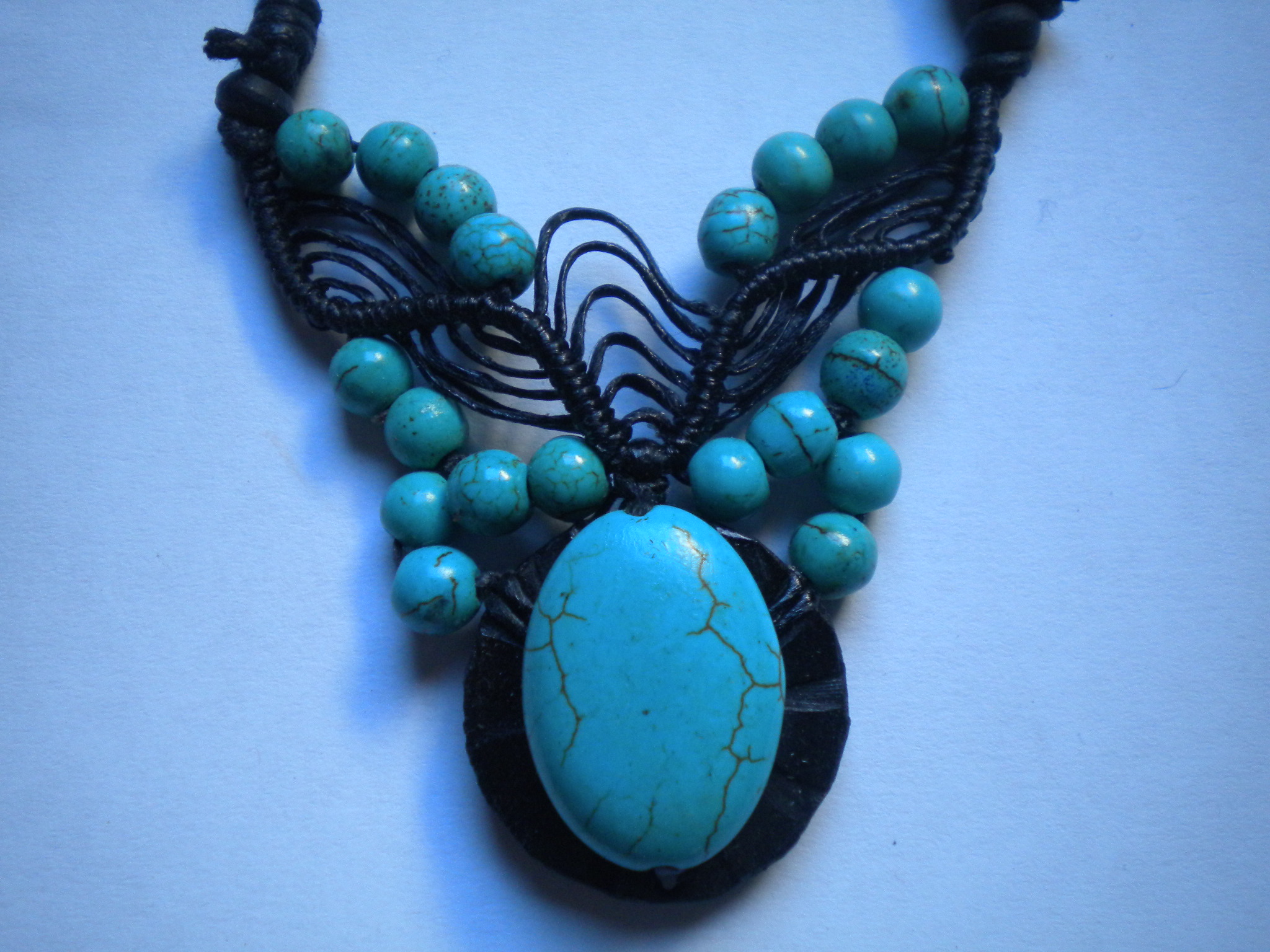 collier macramé et howlite turquoise