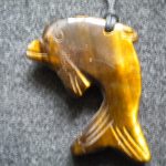 pendentif dauphin œil de tigre
