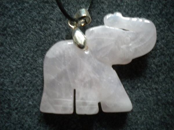 pendentif éléphant quartz rose