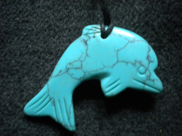 pendentif dauphin howlite