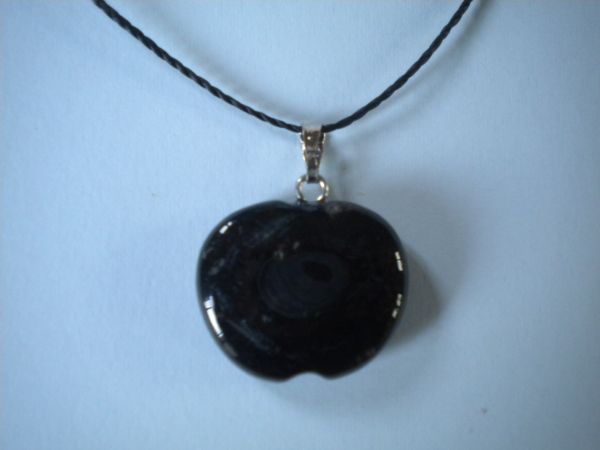 pendentif pomme onyx noir