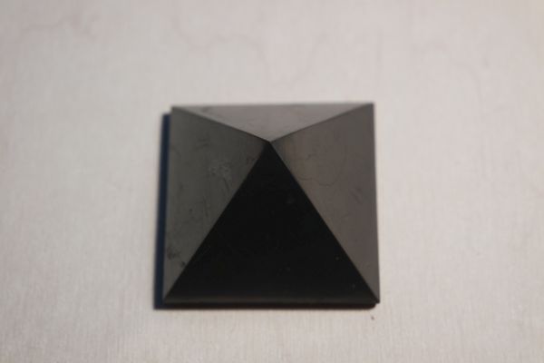 pyramide en shungite