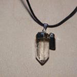 pendentif pointe cristal de roche tourmaline noire