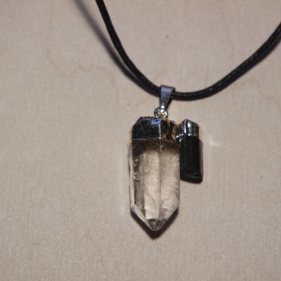 pendentif pointe cristal de roche tourmaline noire