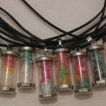 pendentif tube avec éclats de pierres
