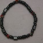 hématite magnétique et perles cloisonnées rouges