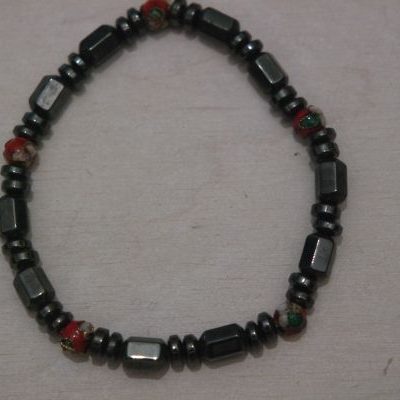 hématite magnétique et perles cloisonnées rouges