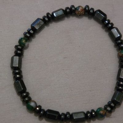 hématite magnétique et perles cloisonnées vertes