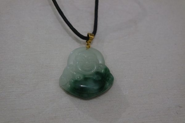 pendentif bouddha en jade