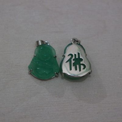 pendentif bouddha en jade