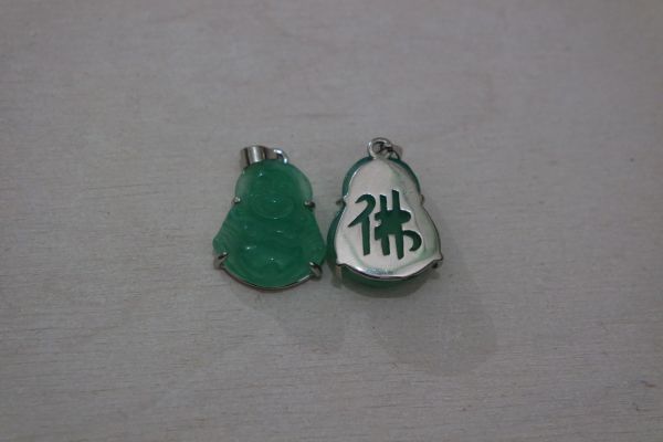 pendentif bouddha en jade