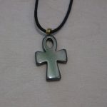 pendentif croix ansée ou ankh en hématite