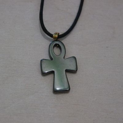 pendentif croix ansée ou ankh en hématite