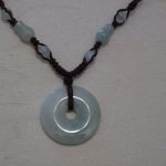 pendentif cercle de vie ou pi chinois en jade