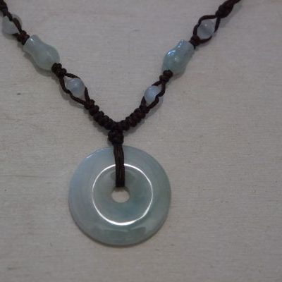 pendentif cercle de vie ou pi chinois en jade